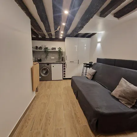 Apartment Au Coeur Du Paris. *